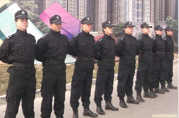 急招巡逻协警包吃住8小时双休 月薪3000以上