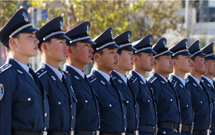 高薪招聘保安包吃住单休五险一金月薪4千_常