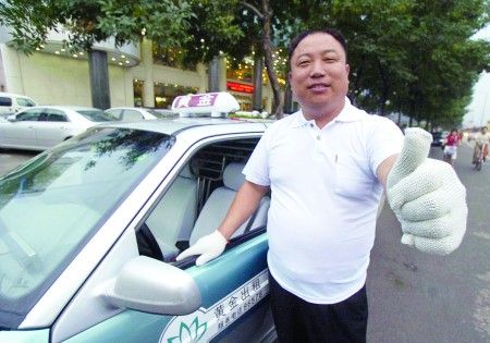 女子出租车生娃_出租车月收入