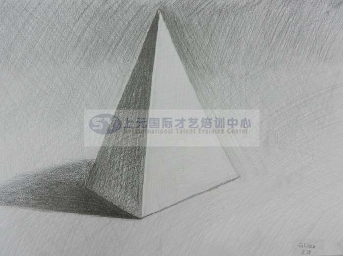 素描是一切绘画的基础,也是各种造型艺术的基础。 无论学习哪方面的专业美术课程,都必须以素描、速写为基础的。素描是主要美术教学的基本功训练手段,它以锻炼整体地观察和表现对象的形体、结构、动态、空间关系(包括明暗、透视关系等)的能力为主要目的。 素描是绘画入门课。是构成油画、雕塑、建筑以及其他绘画的基础。要想成为画家的人,总是通过素描这基本功的掌握,锻炼自己的观察力和表达物象的能力。早在文艺复兴期间,人们就意识到素描技能是画家的首要技能,像达芬奇、米开朗基罗等艺术家,都是在少年时代起画了成千上万的素描稿。素描
