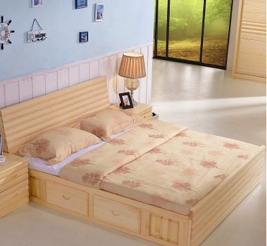 1.8米松木床+全新席梦思 +2个松木床头柜 转让