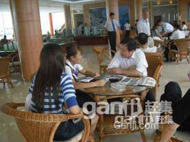 底薪+提成食宿补贴年终奖月均5000以上无须经