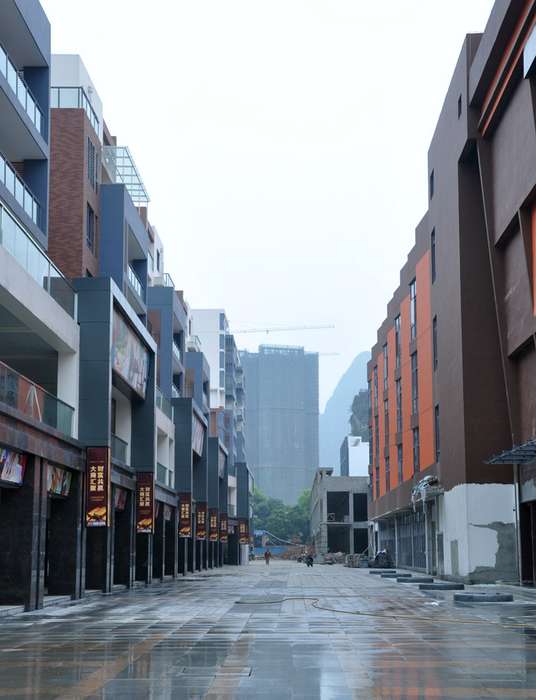 小区客服秩序维护员月薪4000长白班单休包食