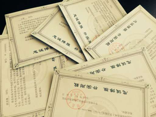 现在大三,想考非本专业研究生,以后当中小学老师,现在考呢还是工作后考在职研究生?