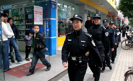 带警犬巡逻综合工资3500-4500元交社保_常州