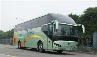 高薪诚聘大客车驾驶员 年收入7万 交风险保障