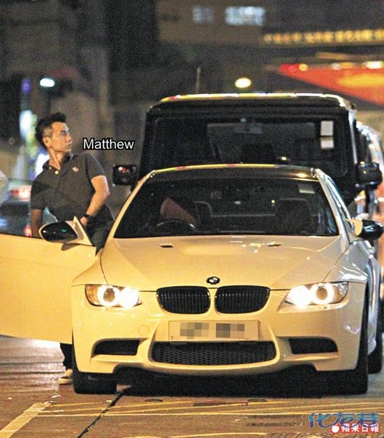 滕丽名转正高调牵手男友晒恩爱!驾男友豪车返香闺