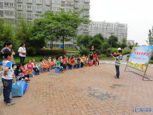 江苏常州社区小义工陈鹏飞,一个阳光、活泼、