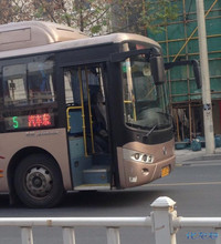 事发溧阳:溧阳5路车昨日下午与私家车发生擦碰