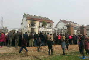 江苏仪征5人命案现场:堂弟杀堂哥一家四口后畏