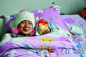 司机为<em>救</em>孕妇报警说要闯红灯,警车开道护送去