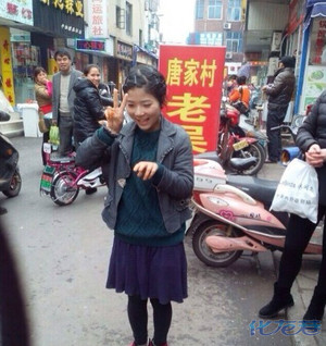 溧阳<em>唐家</em>村一<em>姑娘</em>露宿街上,据称是被后妈虐待