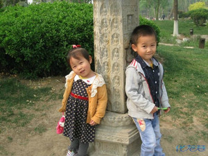 【萌宝秀】温馨的<em>兄妹情</em>,孩子们玩得很开心,妹