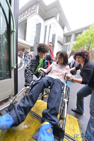 直击全国残泳锦标赛 用细节造就贴心服务-化龙