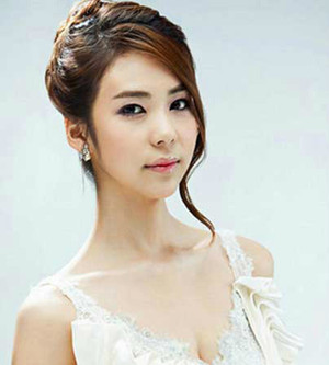 【教学】韩式新娘优雅发型 最简单的盘发设计