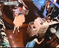 常州这种家长真是无语:实拍常州<em>8岁小女孩</em>在母