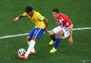 第一场比赛,巴西赢的有点疑问,更多是的感慨