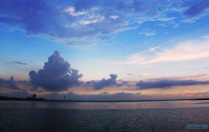 一点疑惑。ISO100,小光圈,慢门,出来噪点还是