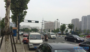 湖塘吾悦广场地下停车收费,人民路玉塘路违停