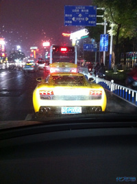 寒冷的冬夜,冰冷的长街,偶遇常州大牛车,话不多