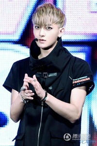 黄子韬将出演电影版《何以笙箫默》,四版以琛