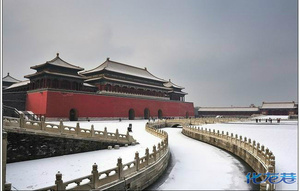 故宫,又称紫禁城,是明、清两代的皇宫,为我国现