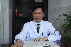 市第三人民医院副院长柳龙根、肝脏保健科主任