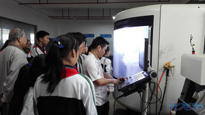 清潭大学的初中生满足作文中学实验室,参观了初中什么科技最美图片