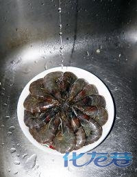 手把手教会你做清蒸虾,家里宝宝的最爱,腌制的