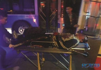 南京两高中生骑摩托车夜晚飞奔,撞上进站公交