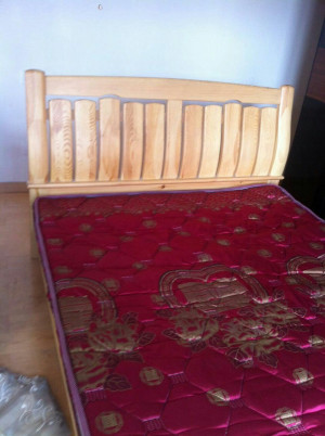 1.5米的松木床加床垫500转以前小孩睡的