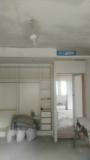 专业油漆工,家装工装厂房二手房翻新。维修修