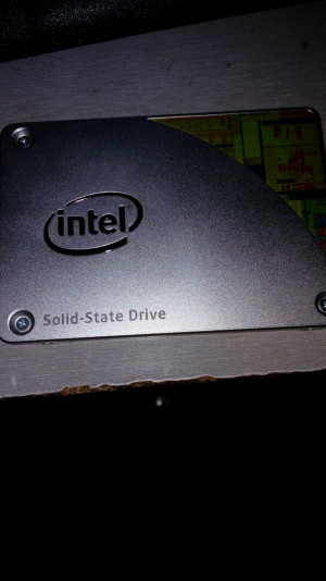 本人有个英特尔SSD 535 240G呼固态盘,九五诚
