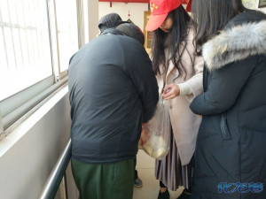 常州旅游商贸高职校应用外语系青年志愿者走进