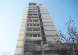 河南一名消防员用脚踹人竟获得群众热烈的掌声