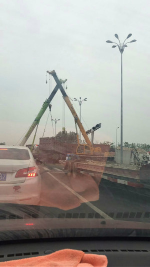 新省道122春江段清晨发生两起卡车相撞事故,现