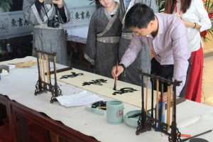 登录/注册后可看大图