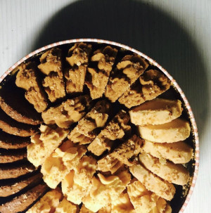 准备去香港玩,朋友们都要礼物,请问大家有什么