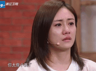 然后.开始委屈的哭,从表情看真的是超委屈了.