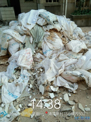 清潭某单元住户违章加盖顶层,侵占业主公摊面