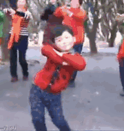 哈哈哈……现在的小孩学跳舞都这么拼了吗?这是用表情