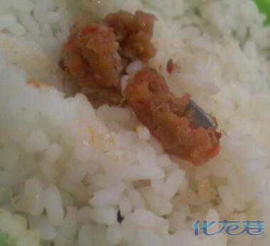 食品卫生是不可能的,都说外卖很脏,可学校食堂