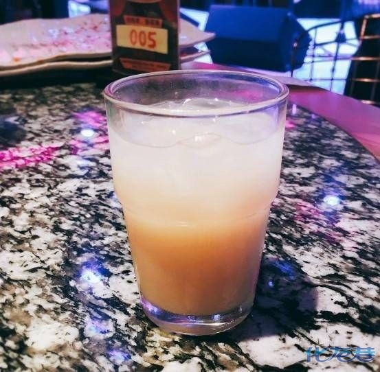 雪碧加养乐多加雪花啤酒调出的饮料,真的好喝