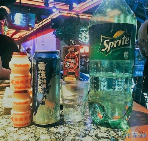 雪碧加养乐多加雪花啤酒调出的饮料,真的好喝