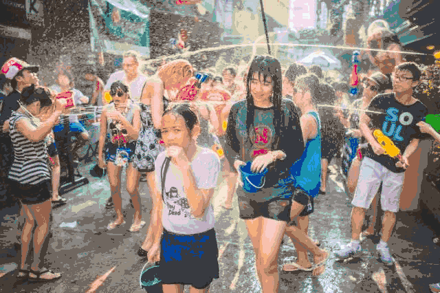 去泰国过泼水节耳膜被打穿,还被骂