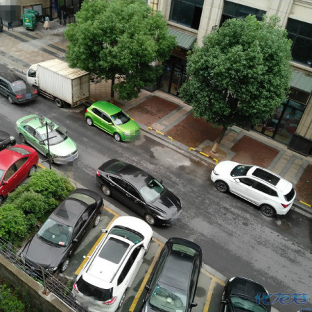 怎么都无法形容万达的物业!小区门卫打人,各种