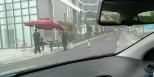 小区外围的停车位物业收费合理吗?小区的地下