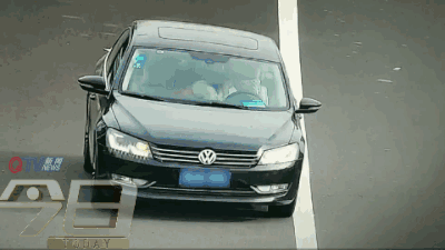 高速上这对男女