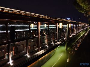 正好路过常州老京杭大运河,晚上的夜景还是挺