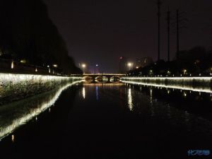 正好路过常州老京杭大运河,晚上的夜景还是挺